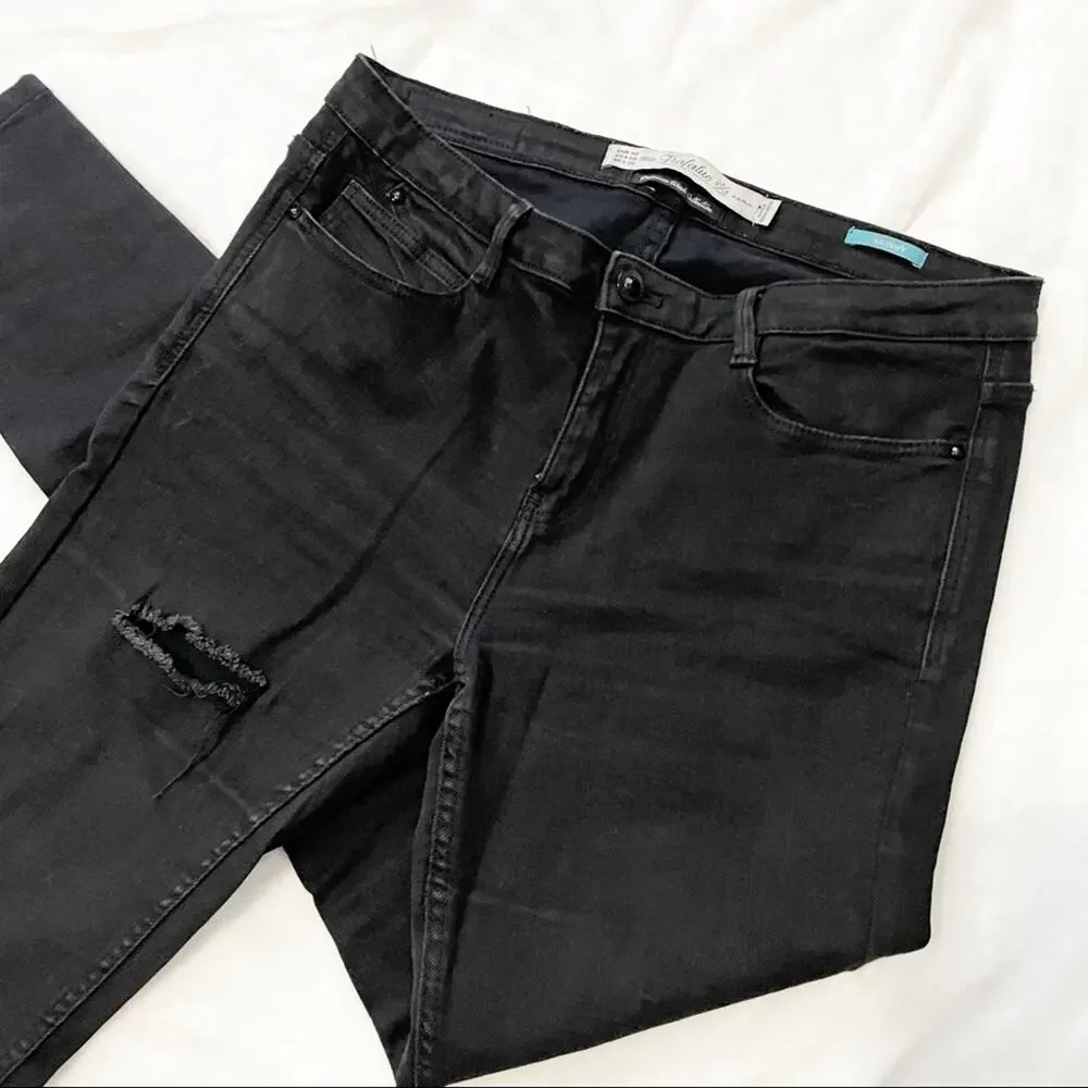 Zara Trafulac black ripped skinny jeans distressed denim size 8